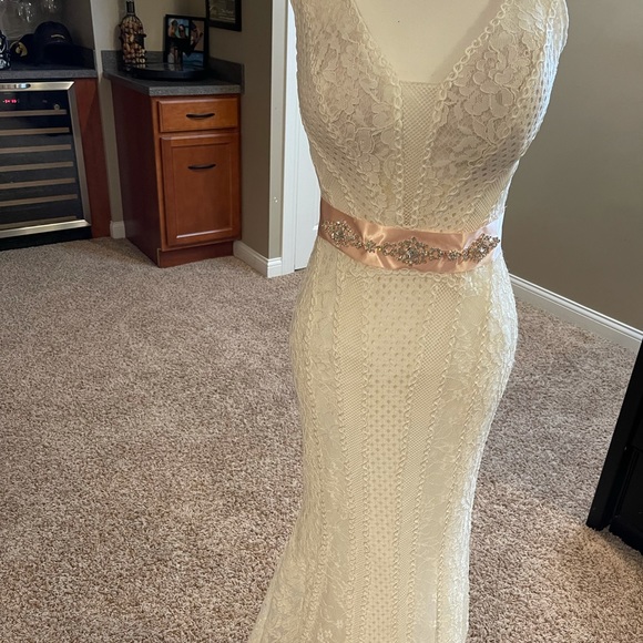 Wedding dress -lace - Picture 7 of 13